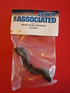 7367 Associated Vintage Rc B3 T3 Series 1.5 Rear Hub Carrier Set Plastic Black