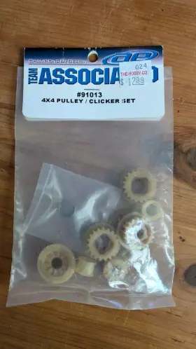 91013 Associated Team 4x4 Pulley And Clicker Set Plastic