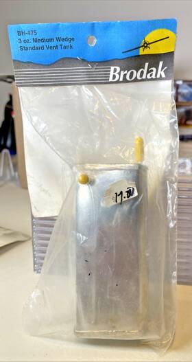 Brodak Bh-475 #bh-475 Standard Vent Medium Wedge Fuel Tank 3 Oz Nos