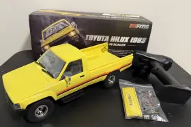 Fms11816rtryl Fms Fms12491rtryl Toyota Hilux 1/18 Rtr Yellow For Parts / Repair -