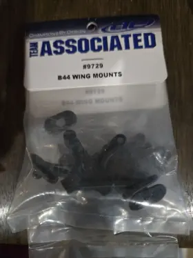 9729 Team Associated B44 Wing Mount Vintage Rc Car Part